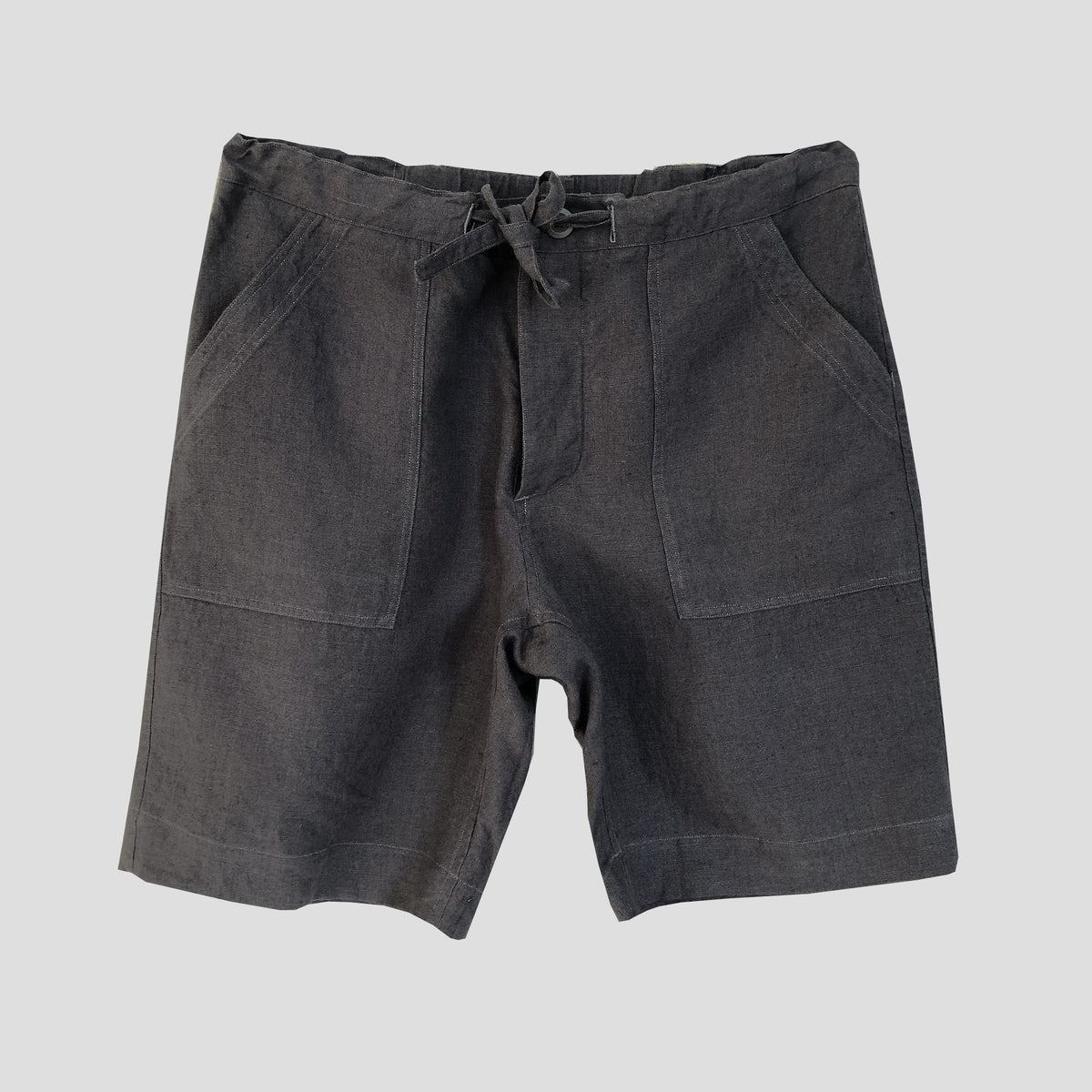 Shorts in coal linen