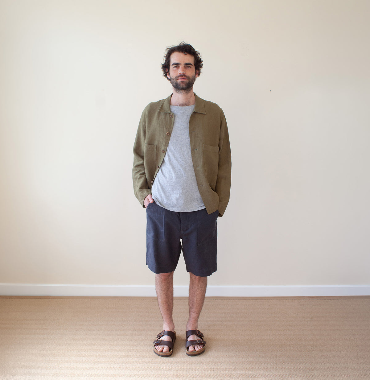 Shorts in coal linen