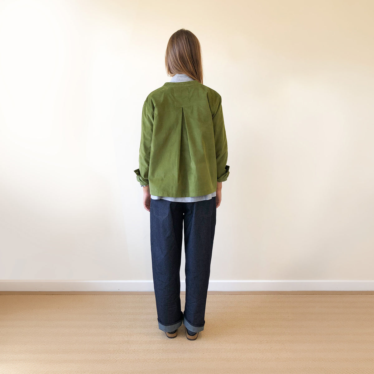 Pocketed overshirt in soft cord green