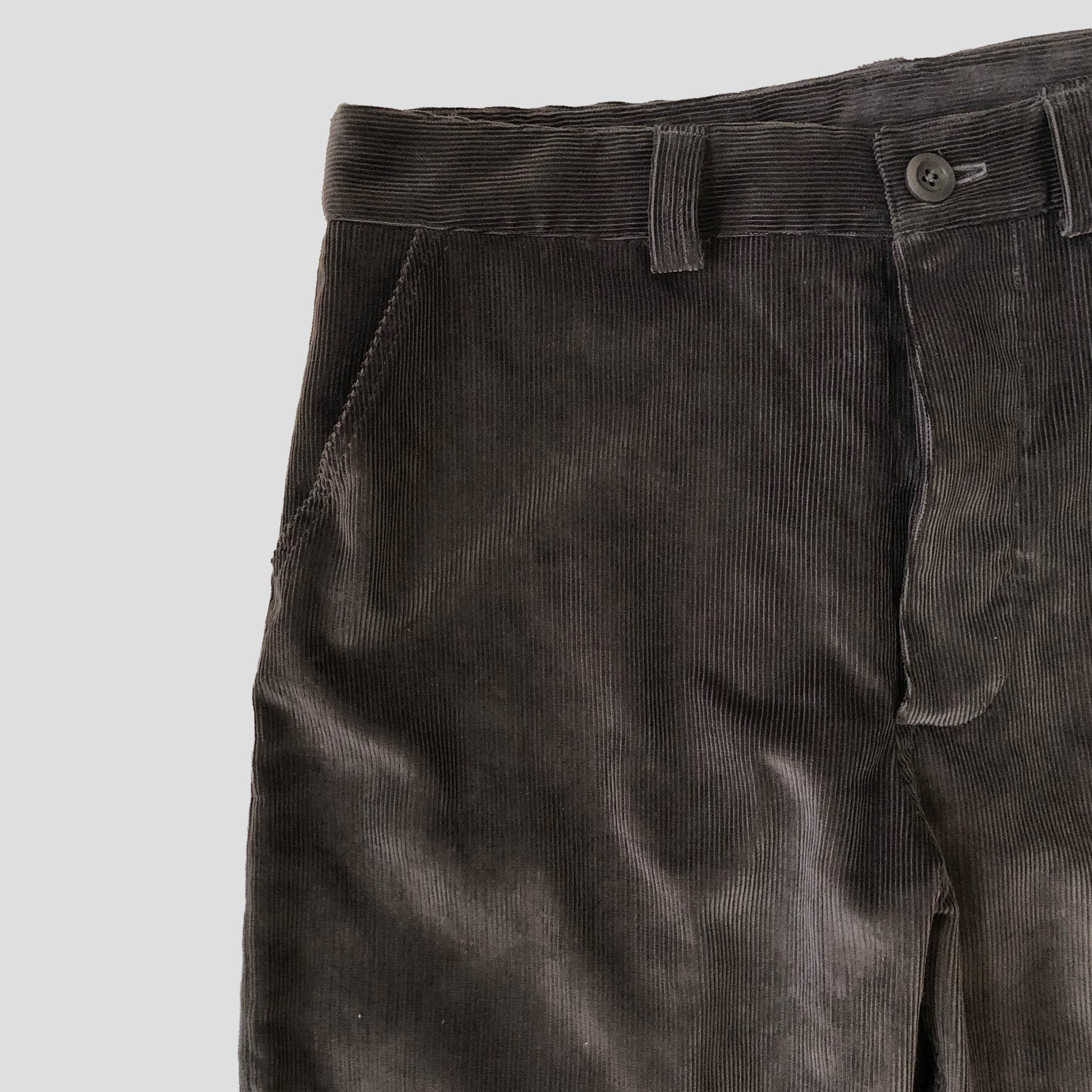 The everyday trouser warm grey cord