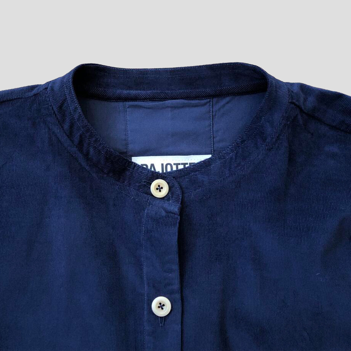 Pocketed overshirt in soft cord navy