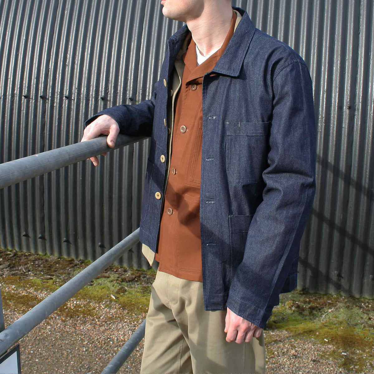 Traditional chore jacket in a cotton denim - Indigo