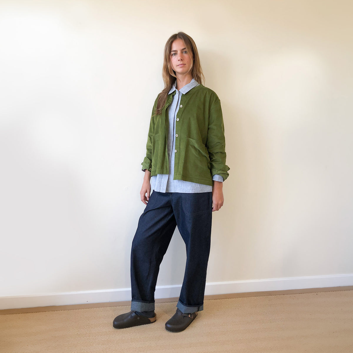 Pocketed overshirt in soft cord green