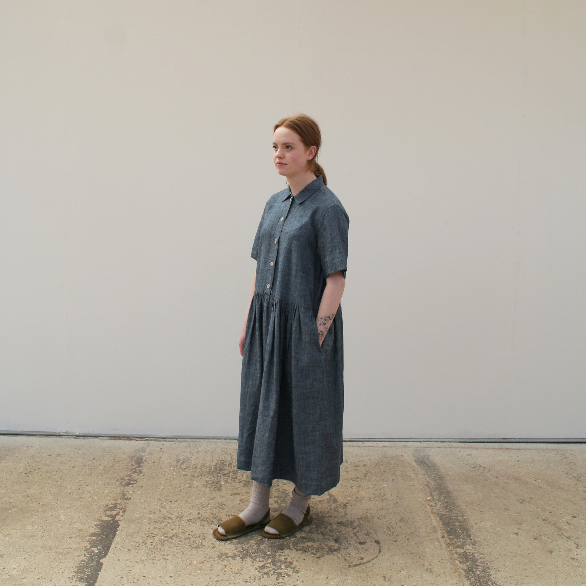 Short Sleeved Field Dress in cotton/hemp chambray - Blue